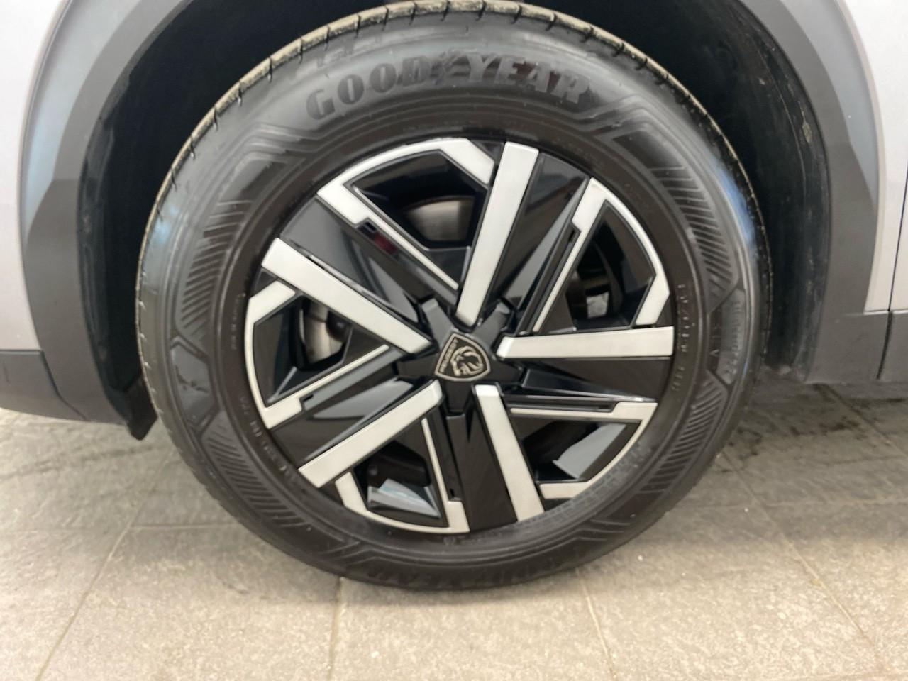 Peugeot 2008 hybrid 136 e-dcs6 style — photo 11