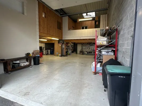 Hangar/garage/depot/entrepôt