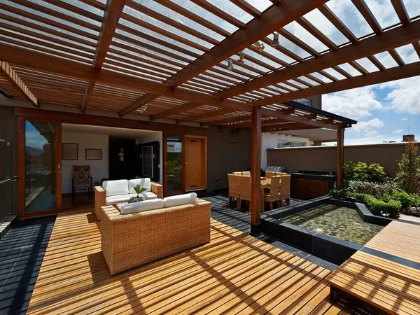 DUPLEX D'EXCEPTION AVEC 4 TERRASSES  VOLUMES SPECTACULAIRES & VIE À CIEL OUVERT
