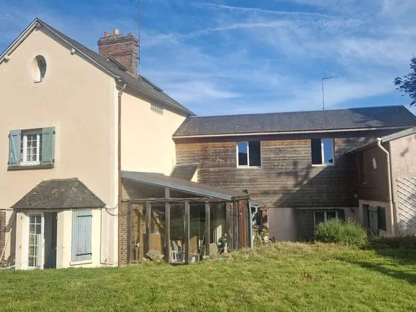Proche EPERNON : Maison de Ville Familiale avec beau potentiel