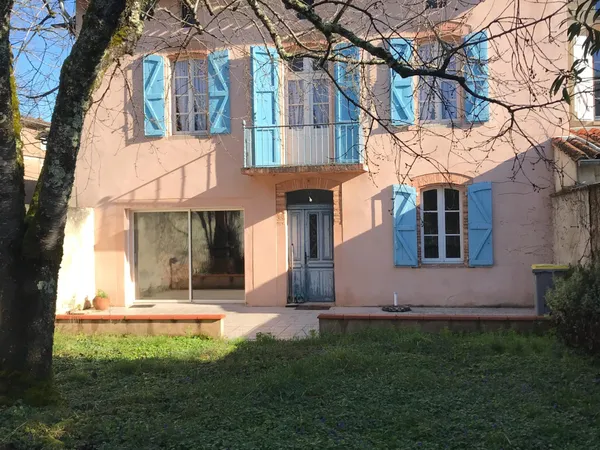Maison bourgeoise de 187m² sur un terrain de 588 m² suite parentale au rdc spacieuse et lumineuse