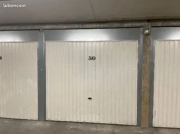 Garage en box fermé en sous sol Neuville sur Saone proche centre