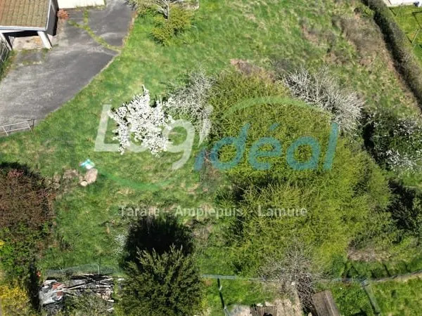 Terrain constructible au coeur du village de St Nizier d'Aze