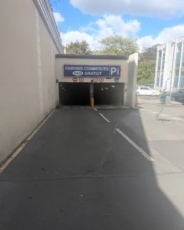 Parking sécurisé en sous sol. Imeuble Monoprix Romainville