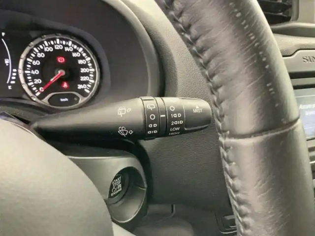 Jeep Renegade 1.6 i e.torq evo s&amp;s 110 ch brooklyn edition — photo 18