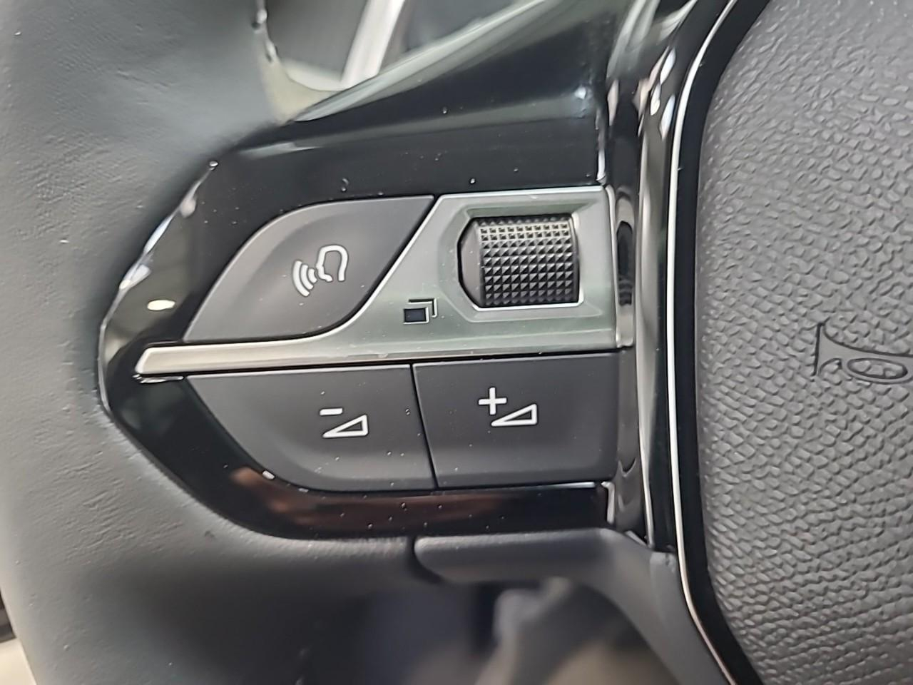 Peugeot 208 hybrid 100 e-dcs6 allure — photo 22