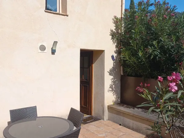 Petite maison indépendante avec terrasse 45m2