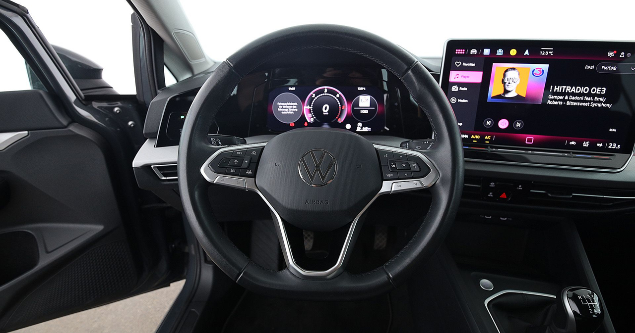 Volkswagen Golf 8 — photo 24