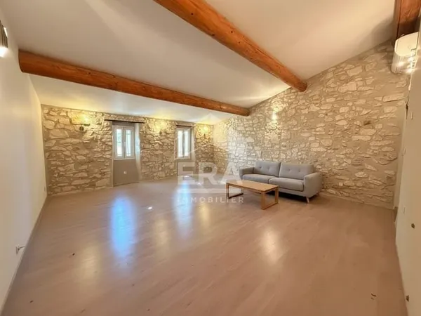 LANÇON-PROVENCE - A VENDRE Murs commerciaux et habitations avec fond de commerce et licences