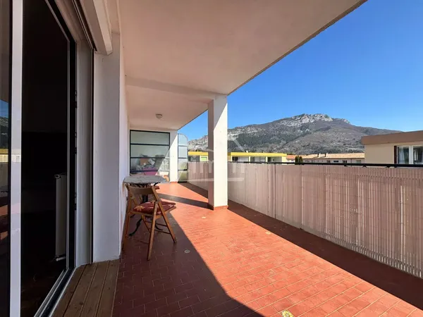 Appartement T4 -100 m² avec grande terrasse