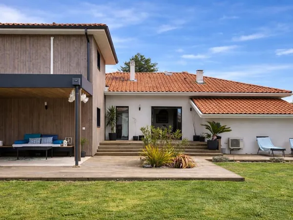 Jolie maison à Tosse avec dépendance
