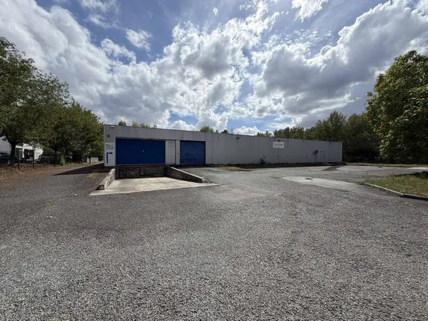 Entrepôt 1200 m²