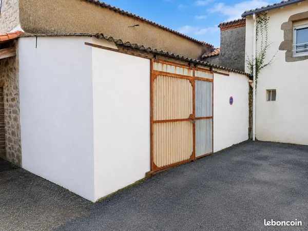 HANGAR / GARAGE 35 m² + PLACE DE PARKING - STOCKAGE / ATELIER - SAINT-HILAIRE-DE-CLISSON