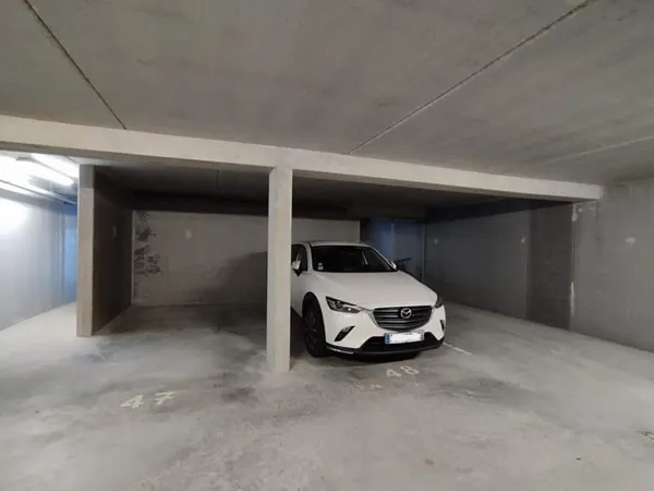 A LOUER - AGENCE GIBOIRE- Place de Parking BRUZ