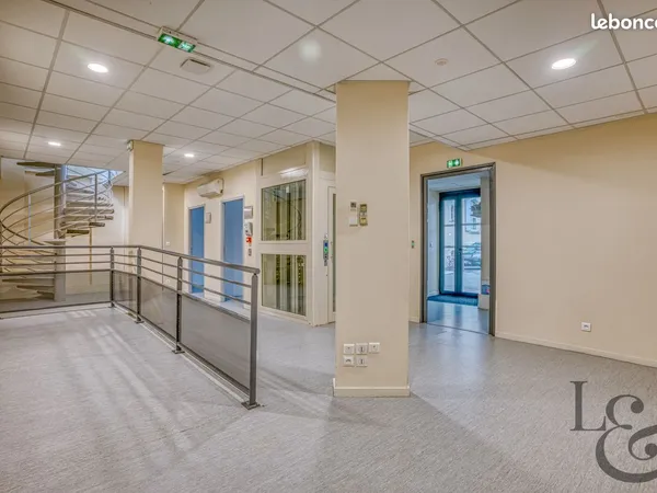 Maison 12 pièces 303 m²
