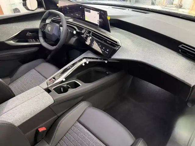Peugeot 3008 hybrid 145 e-dcs6 — photo 119