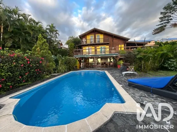 Maison 6 pièces 225 m²