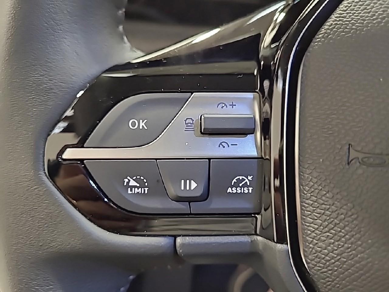 Peugeot 308 hybrid 145 e-dcs6 allure — photo 19