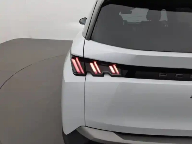 Peugeot 5008 hybrid 136 e-dcs6 — photo 17