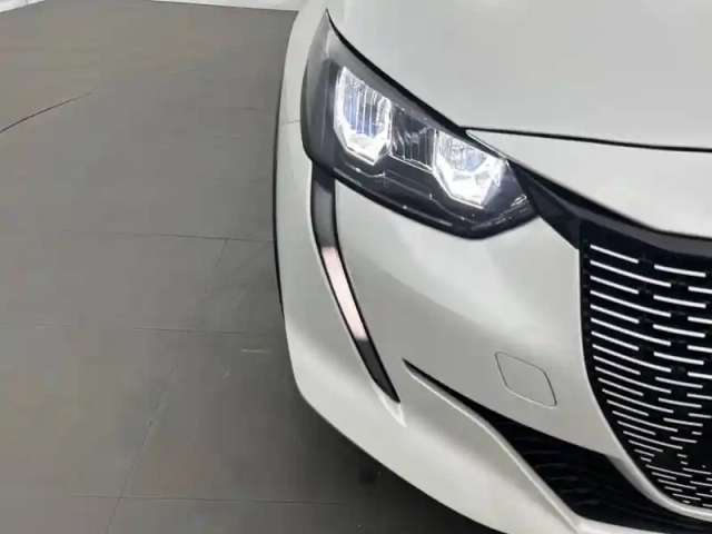 Peugeot 208 electrique 50 kwh 136ch — photo 16
