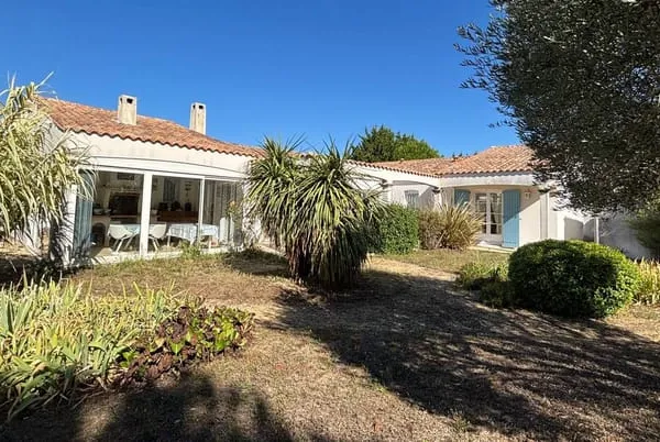 SUPERBE VILLA BOURGEOISE DE STYLE RETHAIS DE 180 M2 SUR UN T