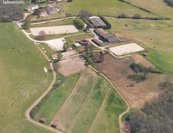 Centre équestre et écurie de propriétaires - plus de 10 hectares - un logement - proche agen (47)