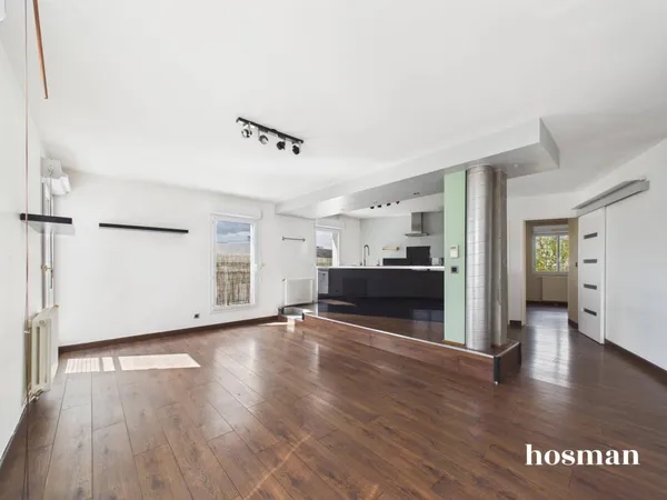 Superbe appartement 4 pièces de 77 m² avec terrasse et parking - Dernier étage - Rue des Voituriers 