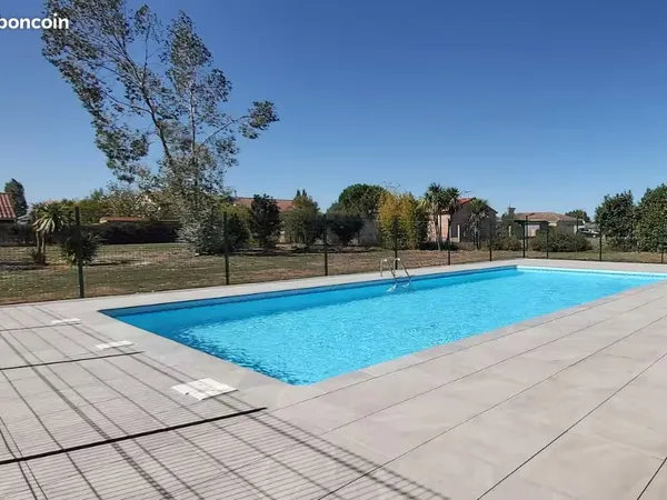 T2 meublé St Sulpice - clim + piscine + balcon + parking (pour étudiants, salariés, touristes ...)