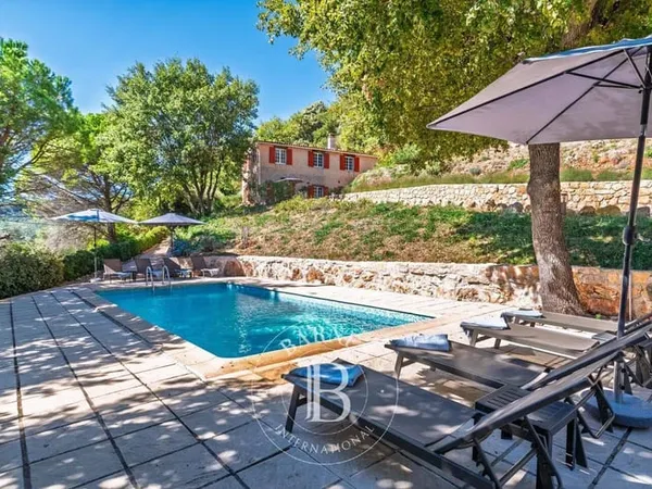 Maison 9 pièces 230 m²