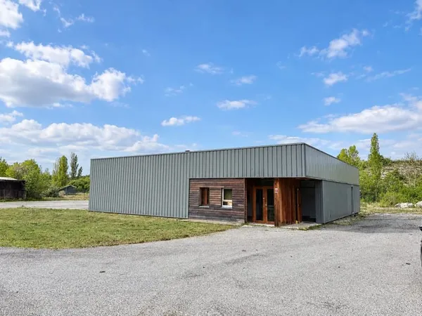 Local commercial 308 m²
