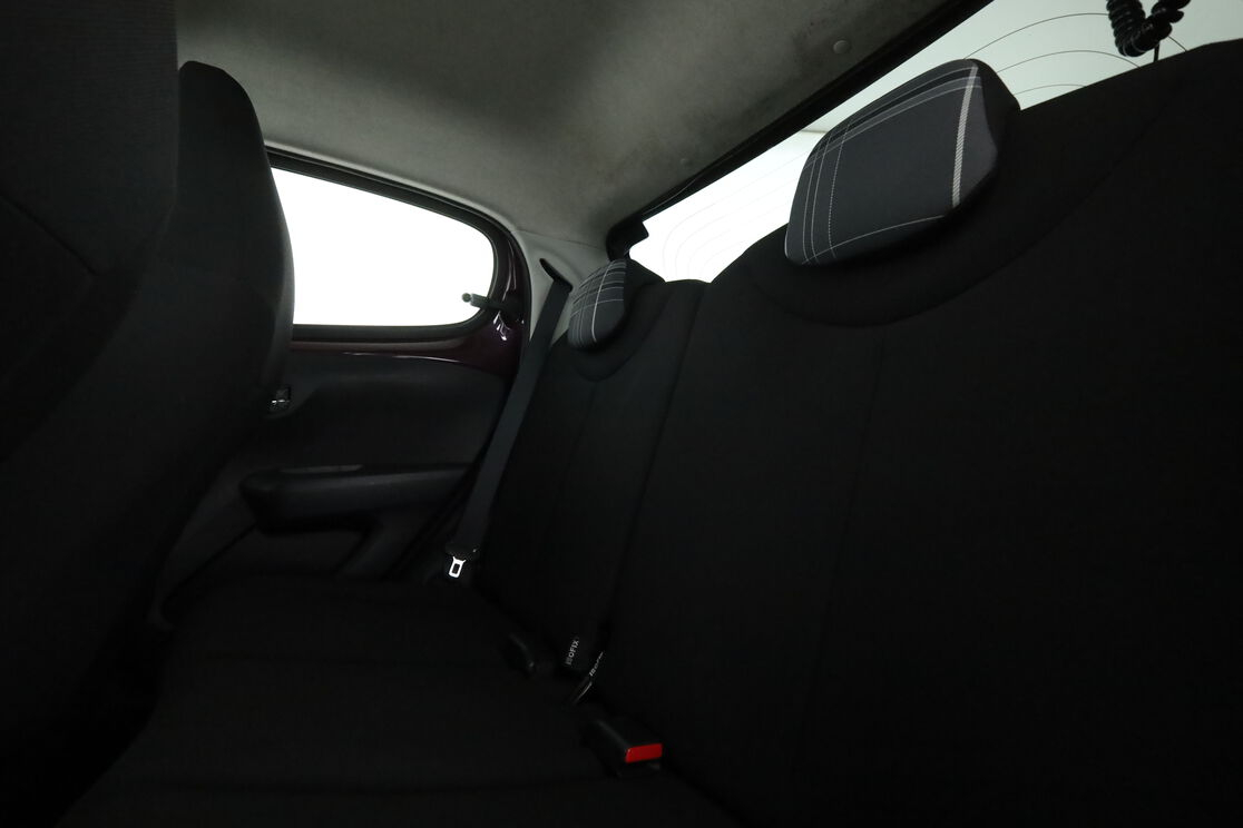 Peugeot 108 1.2 PureTech Allure — photo 13