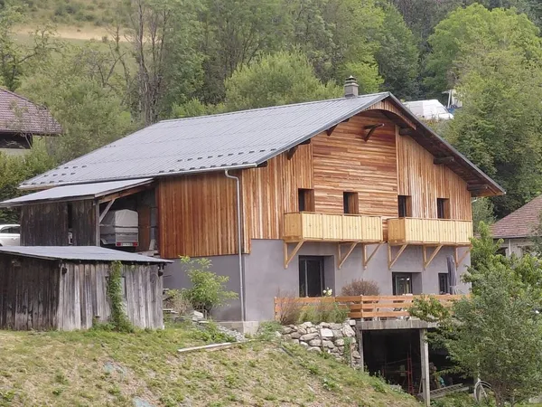 Maison spacieuse, chaleureuse et agréable à la montagne