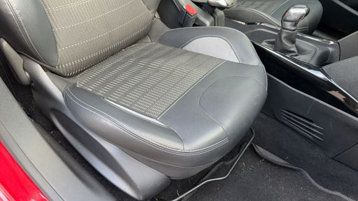 Peugeot 2008 1.2 PureTech 110 - Allure – 2018 – 106566 km – Essence – Boîte Manuelle — photo 13