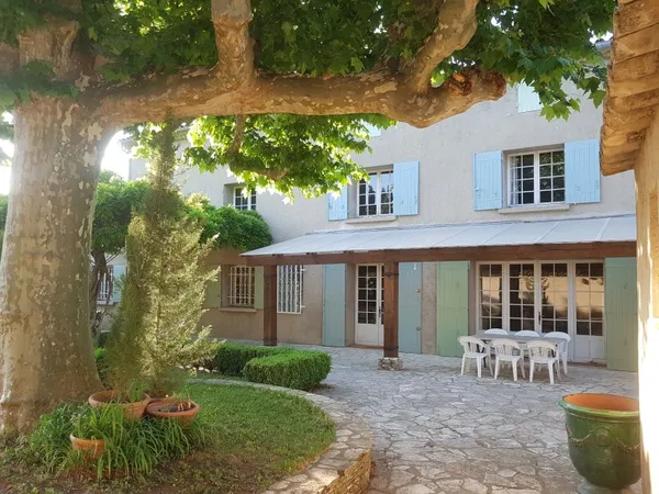 Loue chambre dans maison contres services