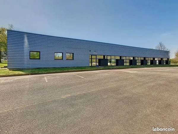 Atelier et entrepôt de 492 m² à louer entre TOURS et LE MANS