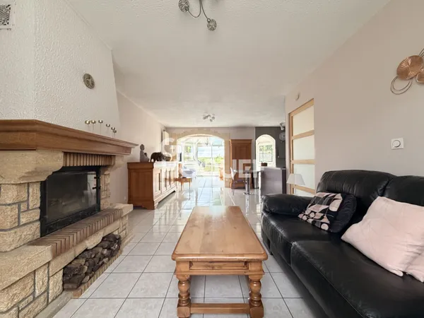 Maison à vendre de 6 pièces de 122.89 m² à POILCOURT-SYDNEY à seulement 20 minutes de Reims.