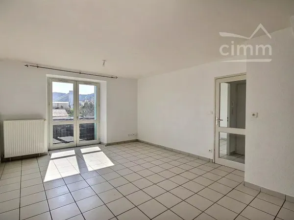 APPARTEMENT F1 bis + parking et cave