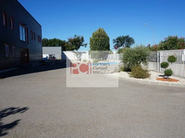Local d'activité 565 m²