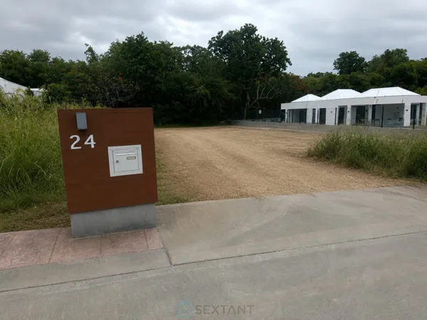 Terrain 1051 m²