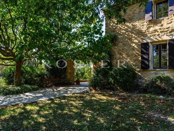 Vaison-la-Romaine - Ferme en pierre avec jardin arboré et terrai