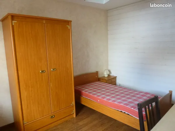Chambre meublée pour étudiant-e