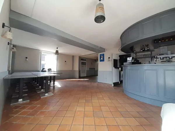 IMMEUBLE DE RAPPORT - LOCAL COMMERCIAL + APPART 3 CHAMBRES - ANGERVILLE PROCHE.