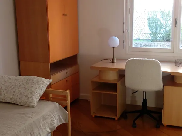 Loue chambre meublée 14m² chez l'habitant