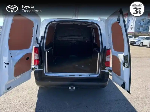 Toyota Proace city medium 130 d-4d startconfort 3pl bva mc24 — photo 10