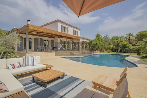 Villa 6 pièces 220 m²