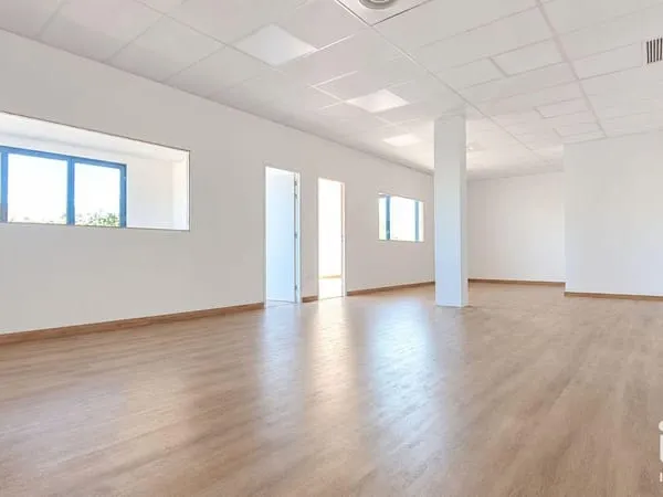 Local professionnel 2 pièces 102 m²