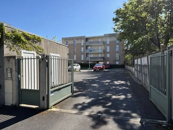 T3 70 m2 RDC avec jardin + terrasse + parking Résidence ré