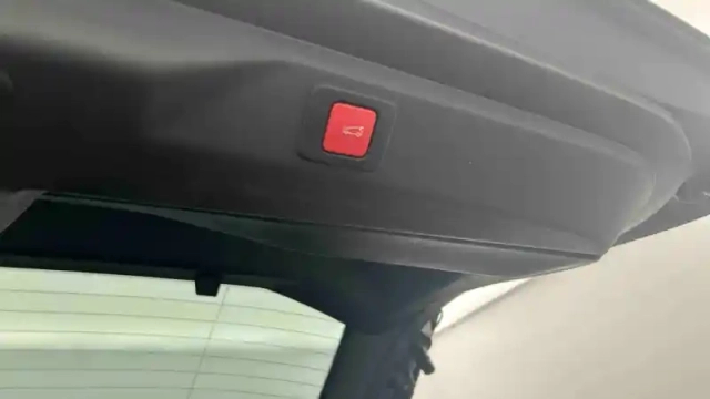 Peugeot 3008 hybrid 145 e-dcs6 — photo 52