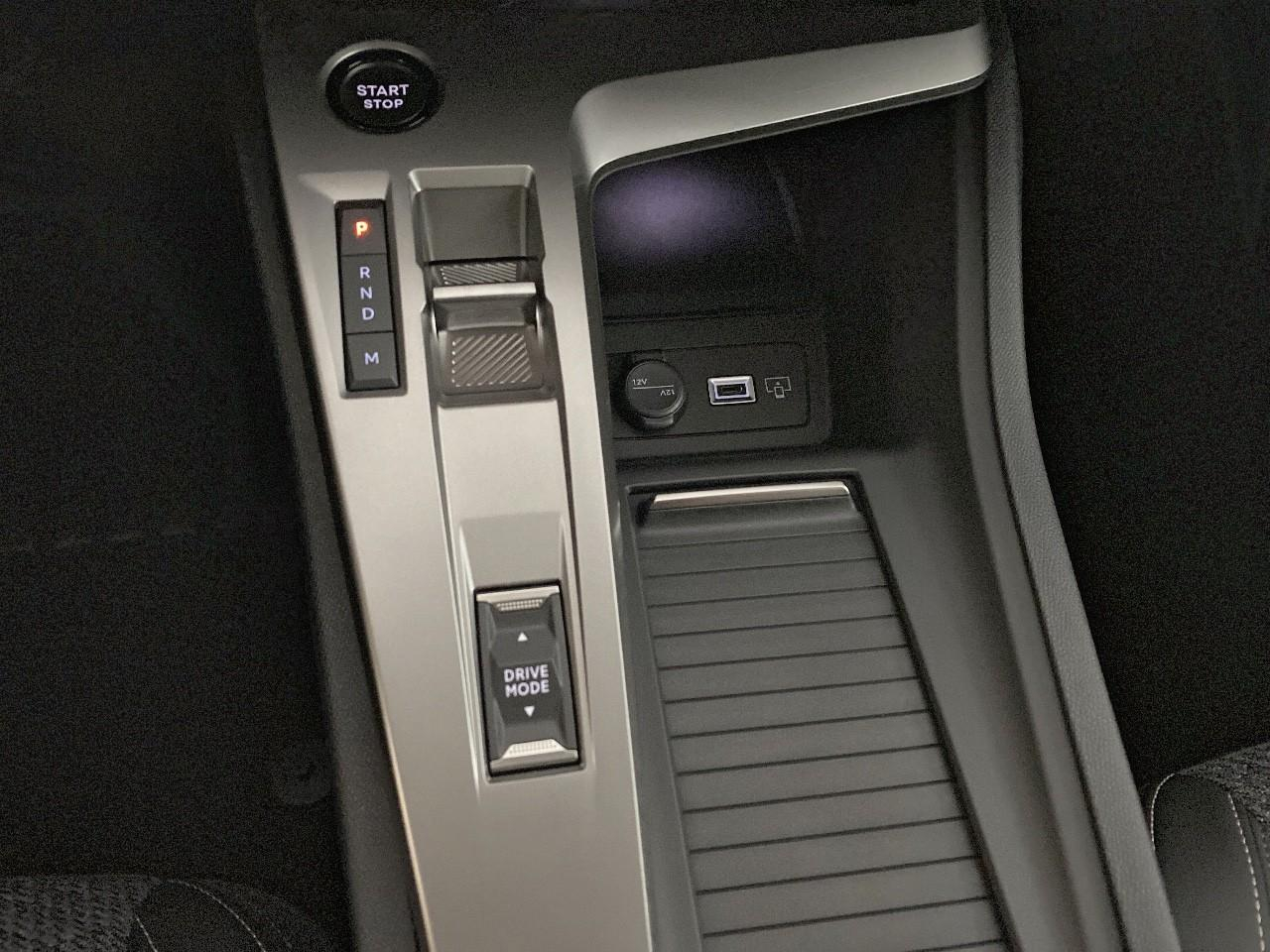 Peugeot 308 hybrid 145 e-dcs6 allure — photo 17