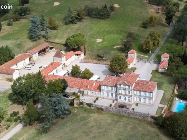 Château 20 pièces 1 100 m²